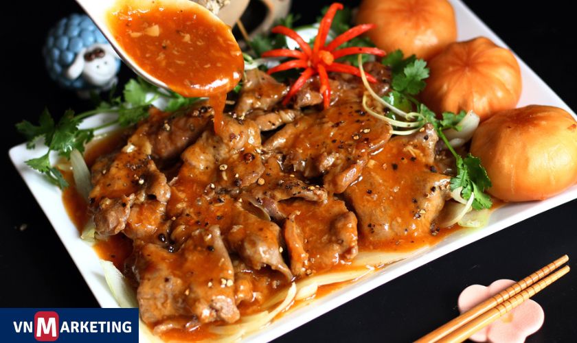 Menu tất niên với món chính bò sốt rượu vang hấp dẫn